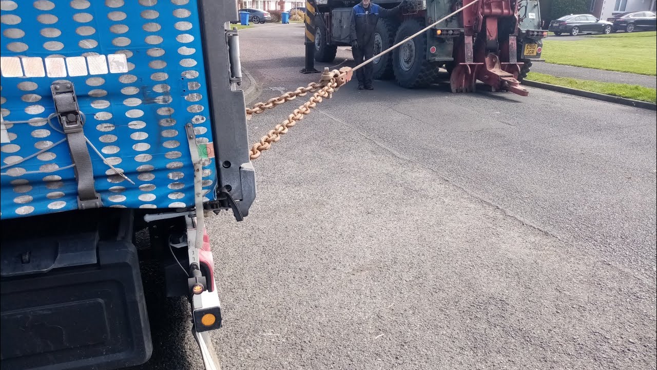 Recovery of artic stuck in housing estate