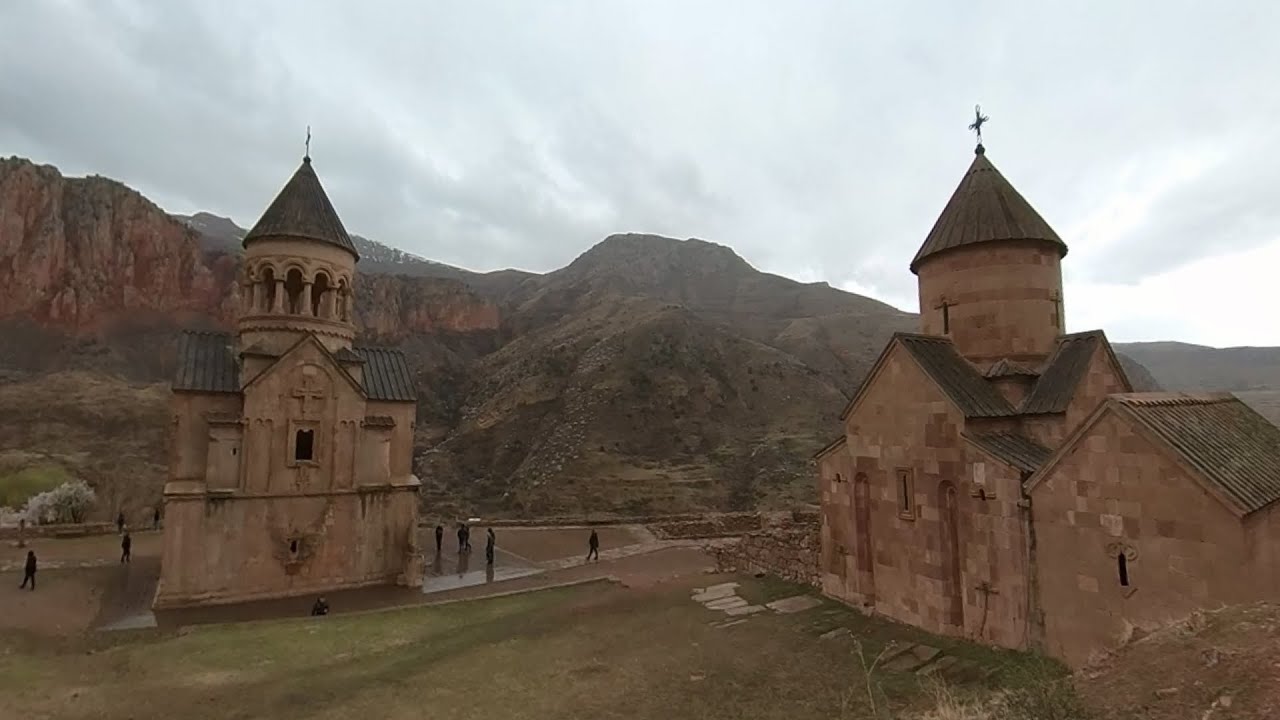 Wandering Around Noravank in the Rain in Areni, Armenia 360º