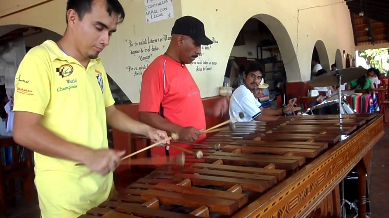 Pipiripau con la marimba
