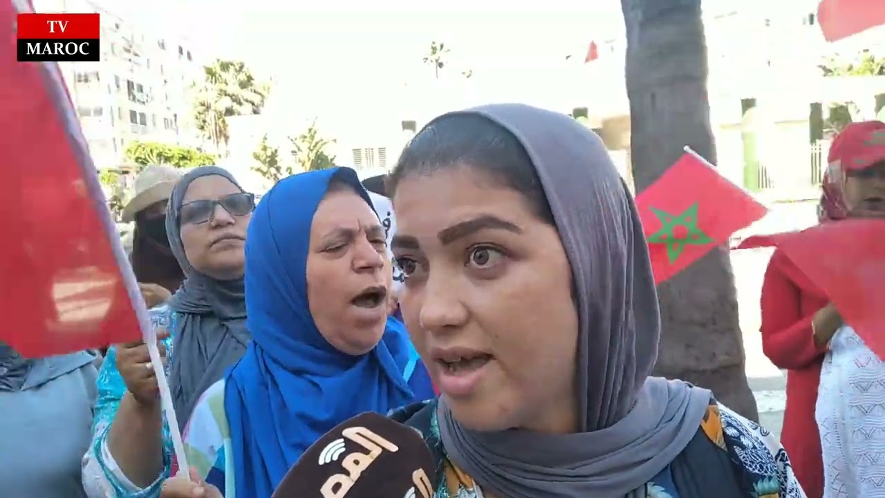 سكان المدينة القديمة بالدار البيضاء محتجين على الإستفادة ديالهم