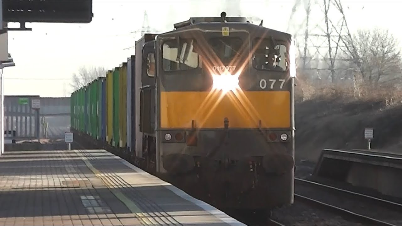 Irish Rail 071 Class locomotive 077 + IWT Freight Liner - Adamstown, Dublin