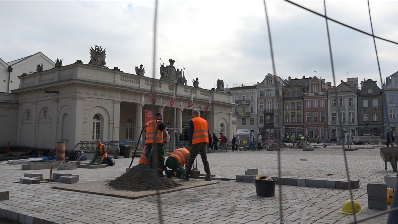 Na Starym Rynku przybywa kostki, ale kiedy koniec prac?