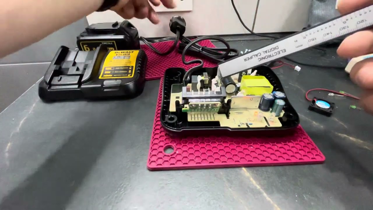 Dewalt dcb112 зарядка Индикатор состояния зарядного устройства