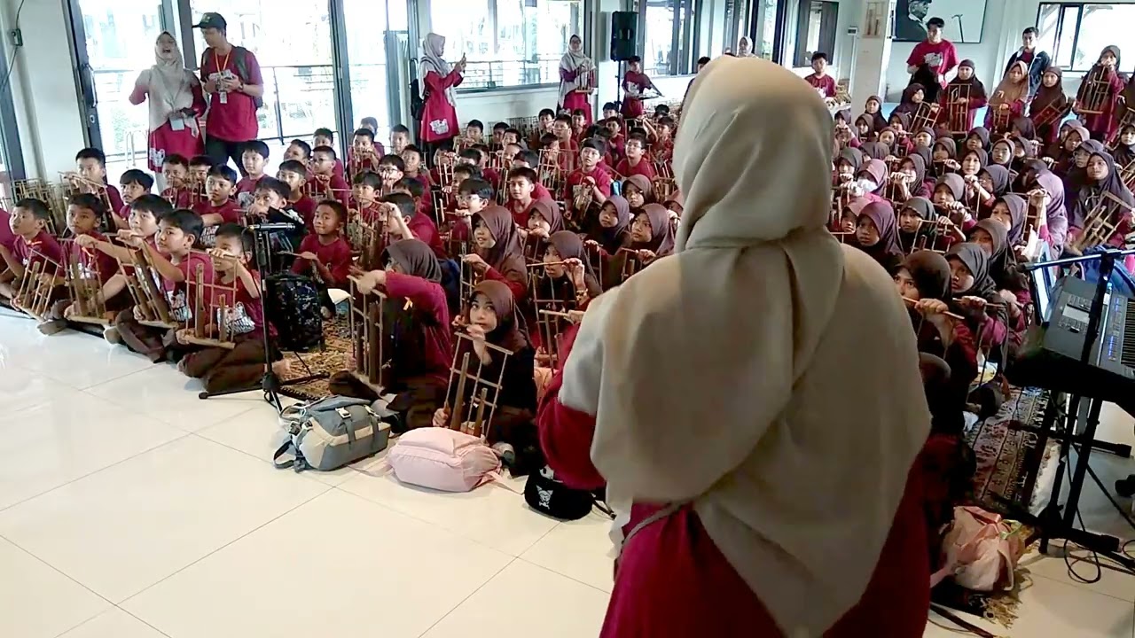 SDIT Harapan Ummah Karawang #Angklung di Bale Seni Barli   #Kotabaruparahyangan YT