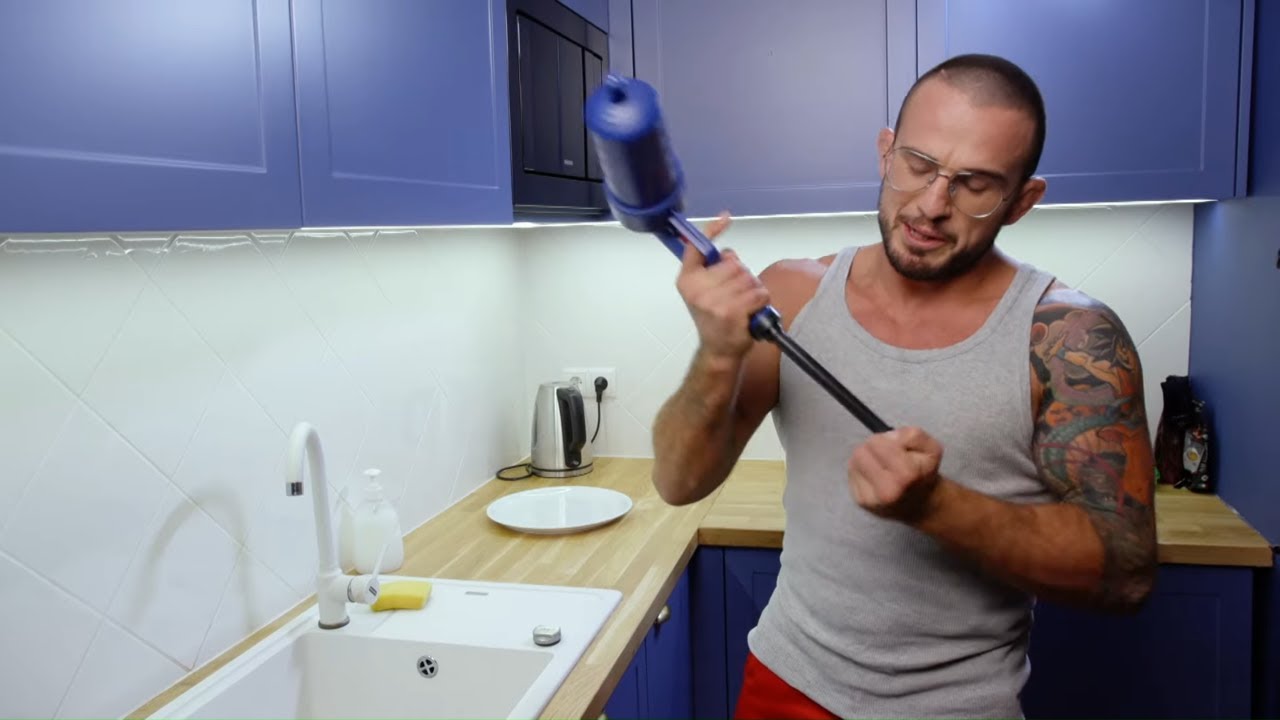 Borys Mańkowski pokazał jak przepychać rury z klasą! #Borys_vs_Gadżety