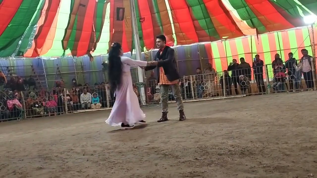 চিত্রনায়ক মেহেদী ও সাথীর ডান্স।