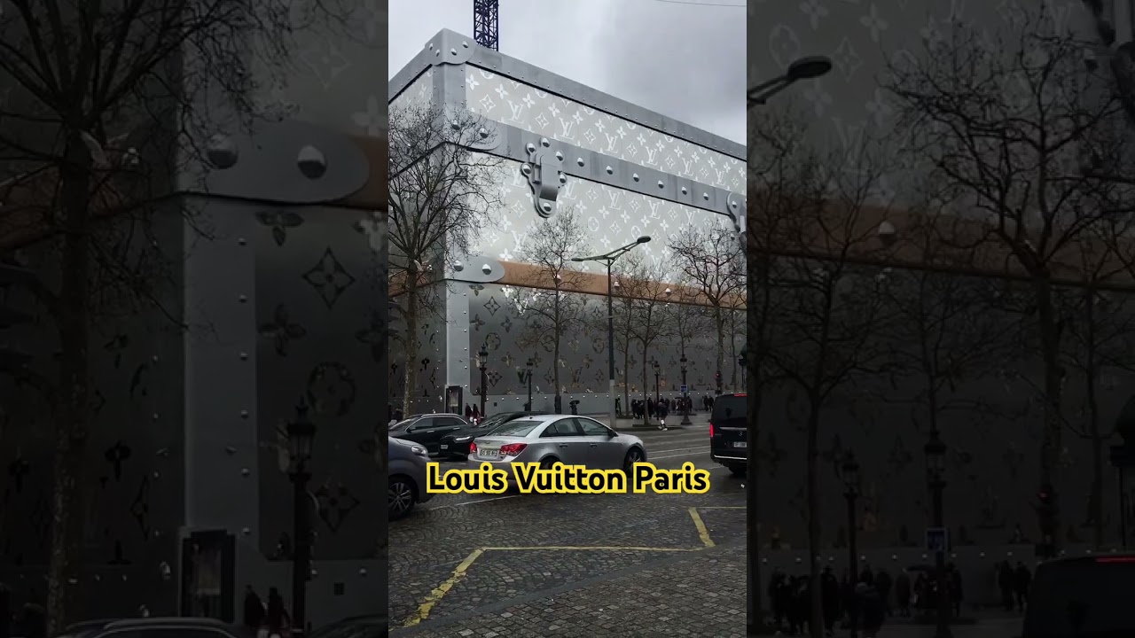 Loja da Louis Vuitton na av. Des Champs Élysées, Paris … 