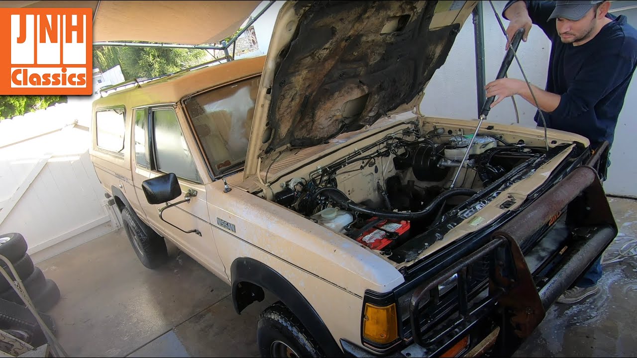 Datsun 720 (Episode 2) - First Wash In 20 Years!