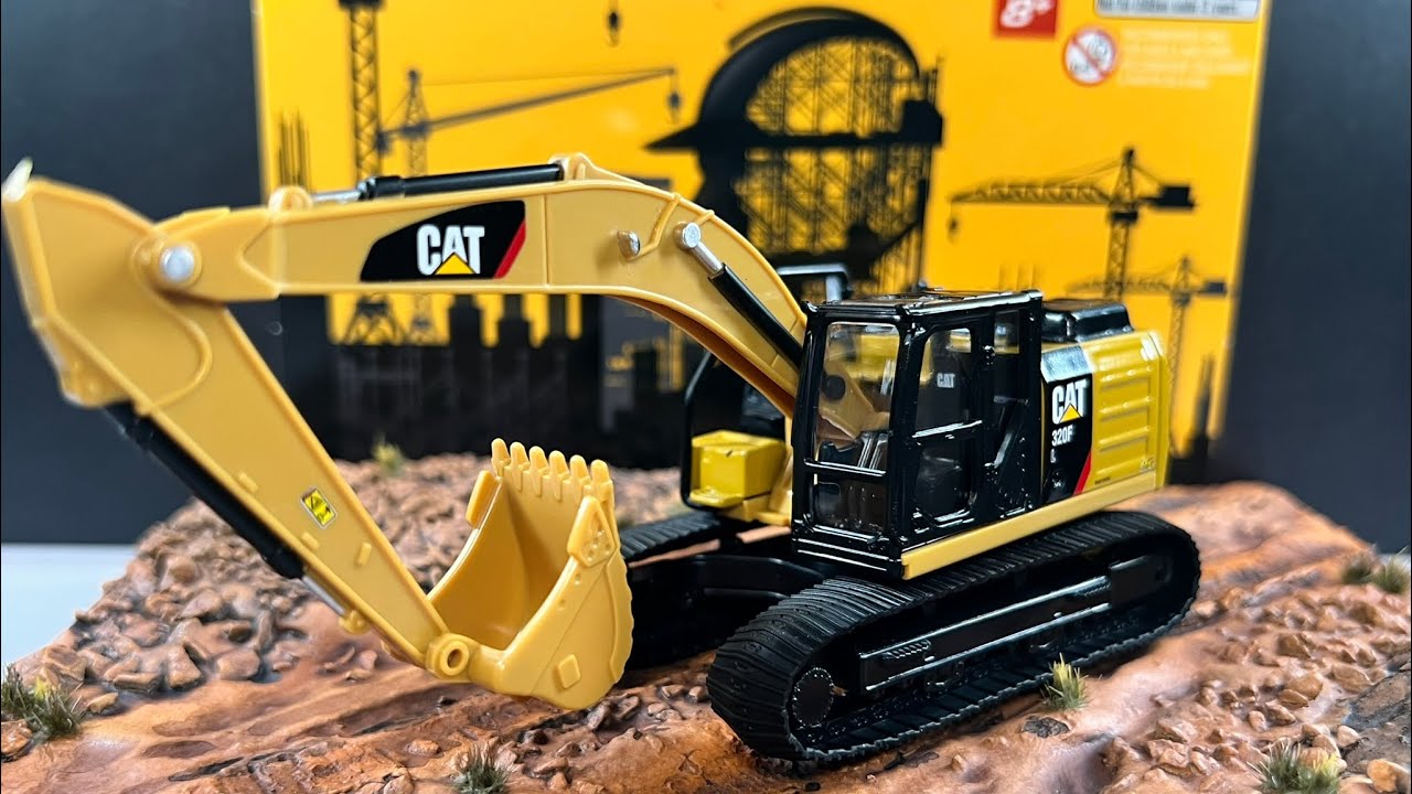CAT hydraulic excavator from DiecastMasters! 🚦🚧 #diecastmasters #caterpillar #164scale 