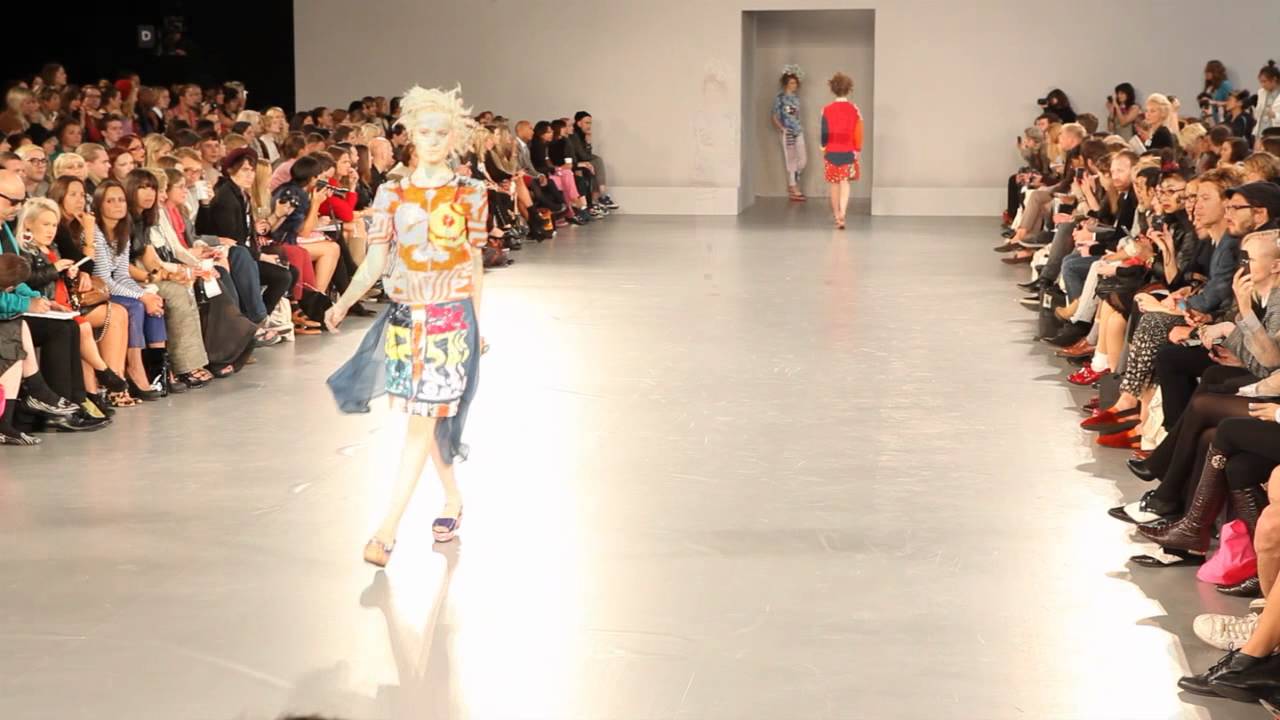 LOUISE GRAY SS12 Video by XXXX Magazine