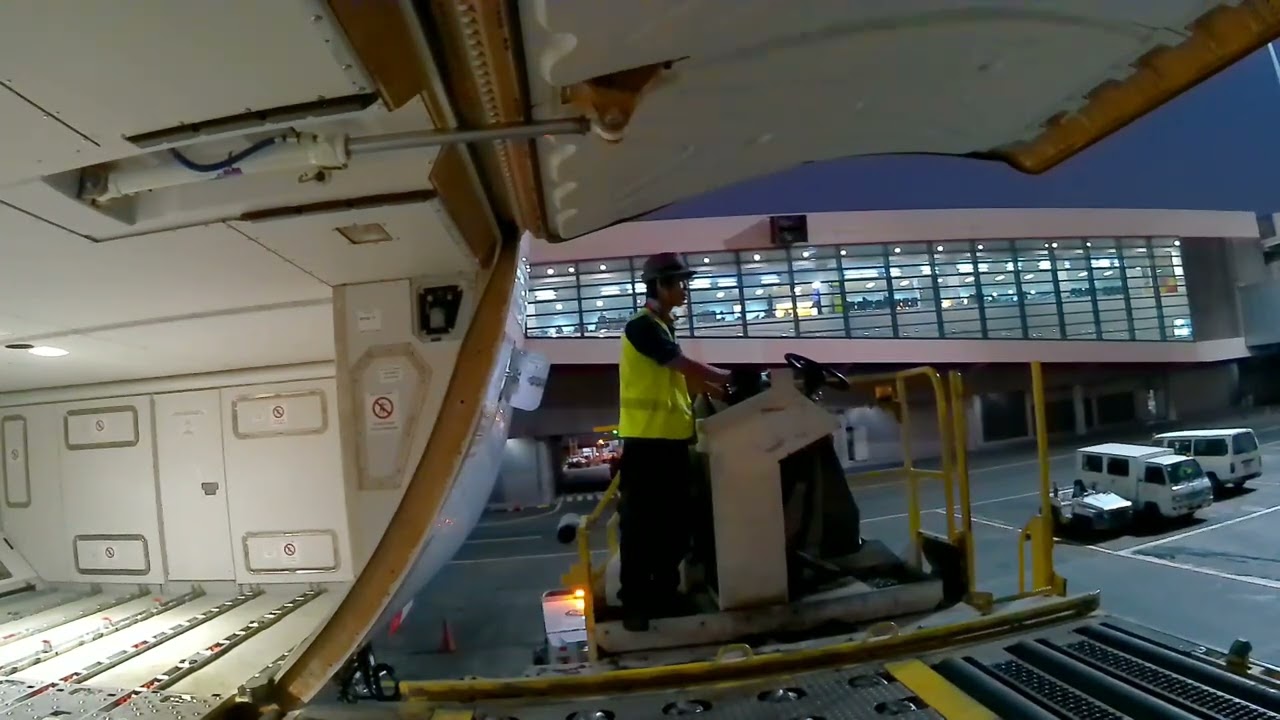 Operate Lower deck loader unloading cargo Aircraft AIRBUS 350-900