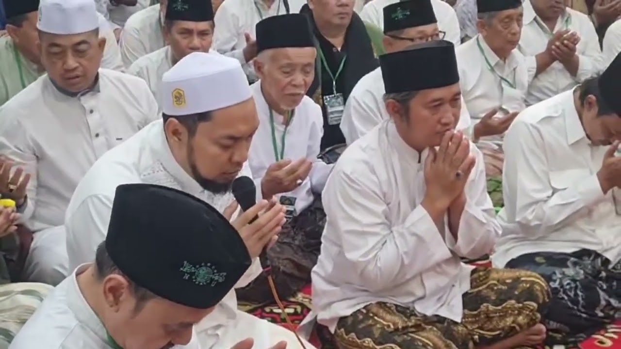 DOA BERSAMA JELANG NAPAK TILAS BERDIRINYA NAHDLATUL ULAMA ( NU ) - MAQBAROH SYAIKHONA KHOLIL