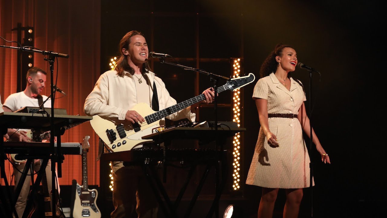 Jungle Performs 'Heavy, California'