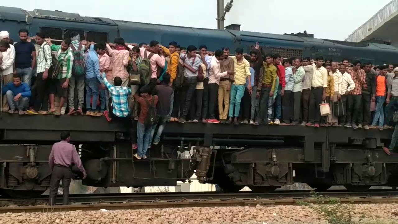 Loni to delhi train