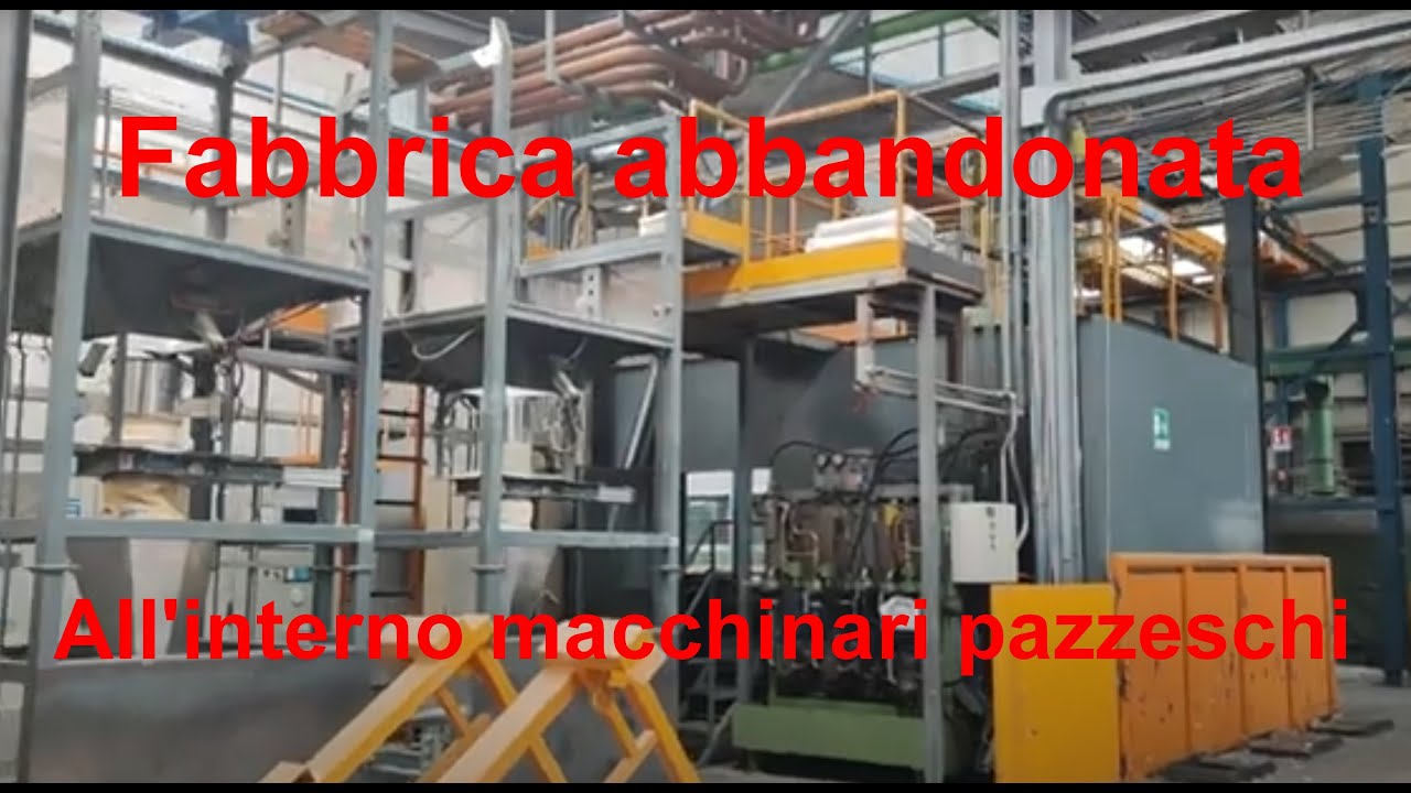 Fabbrica abbandonata con macchinari pazzeschi