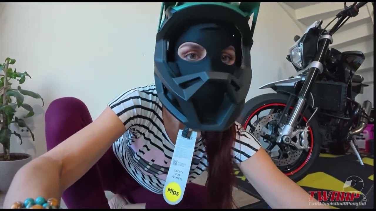 WOMEN WEARING THE HELMET BEFORE SHE WEAR FULL FACE MASK