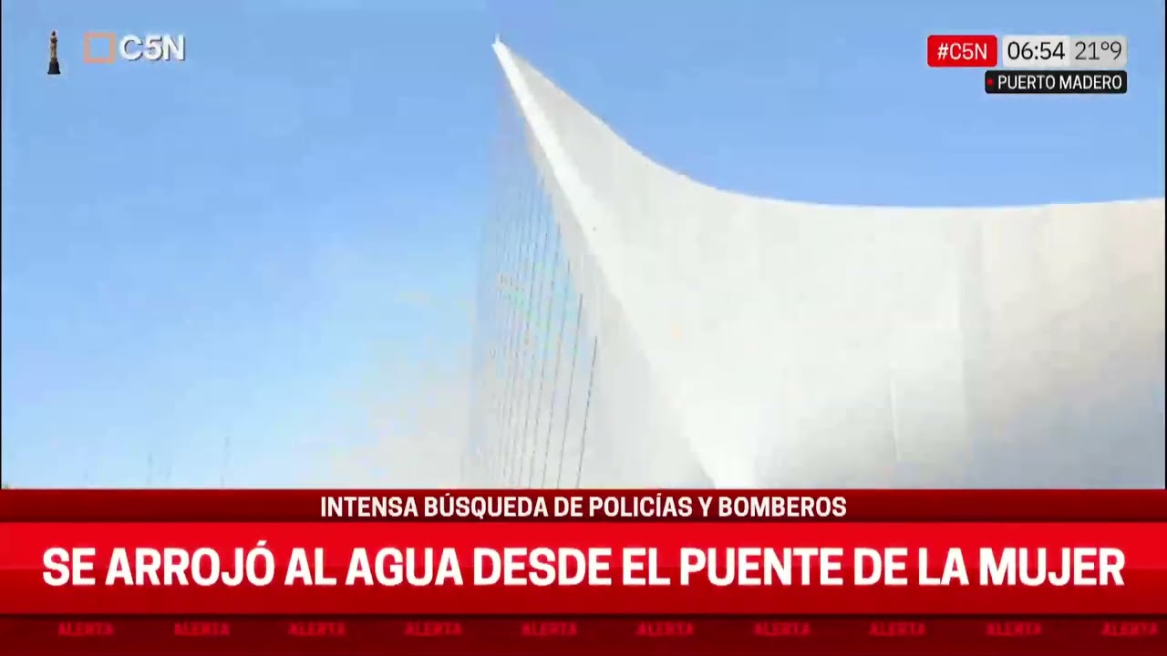 UNA PERSONA se ARRROJÓ al AGUA desde el PUENTE de la MUJER: INTENSA BÚSQUEDA de POLICÍAS y BOMBEROS