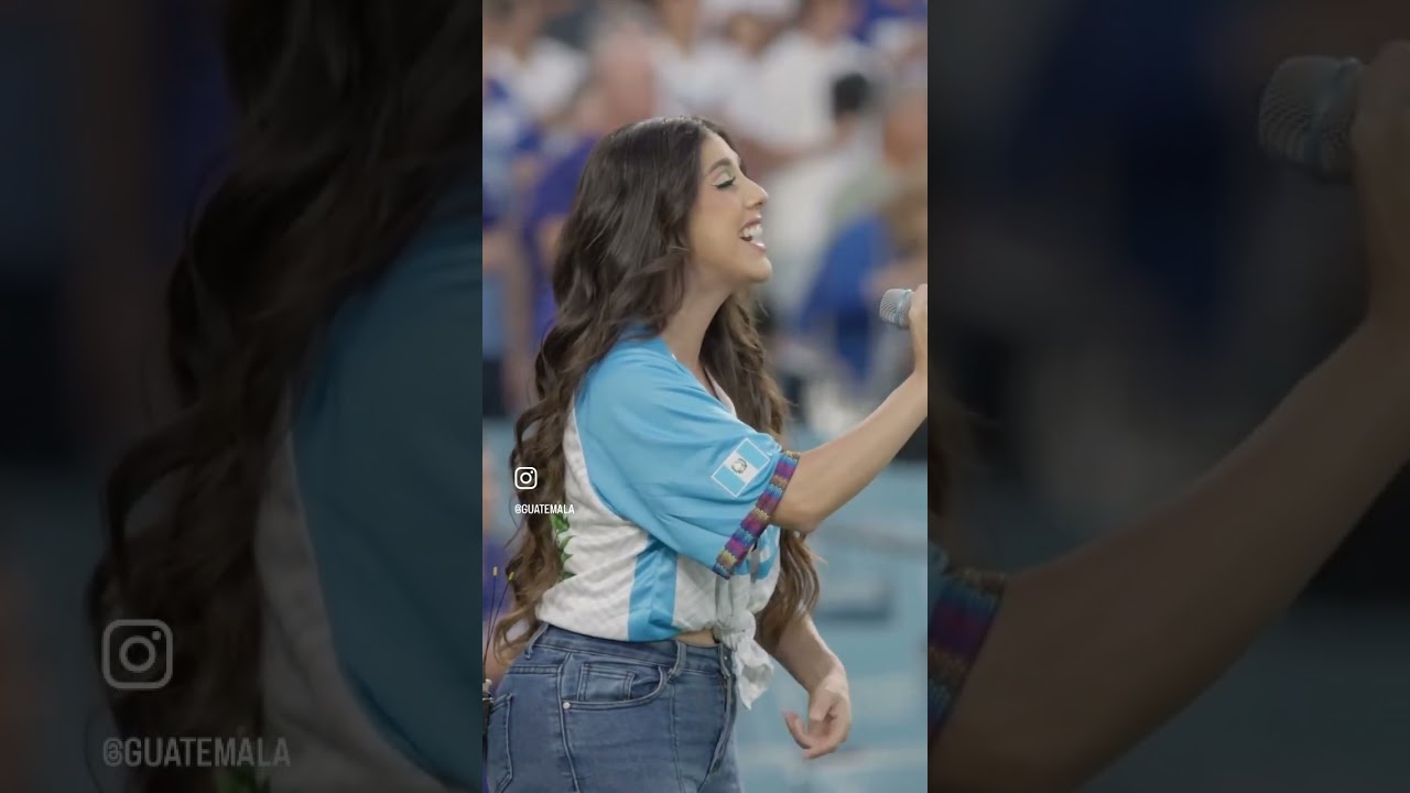 Fabiola roudha cantando el himno de estados unidos