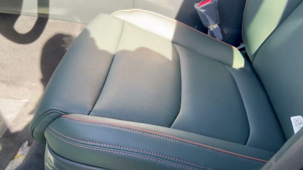 Pine Grove Green Interior: 2022 Genesis GV70 2.5T Advanced