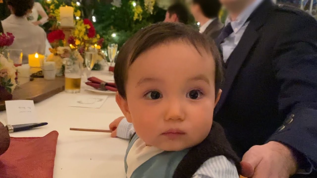 【結婚式】綺麗な新婦にだけあからさまにデレデレなハーフ1歳児【1歳2ヶ月】