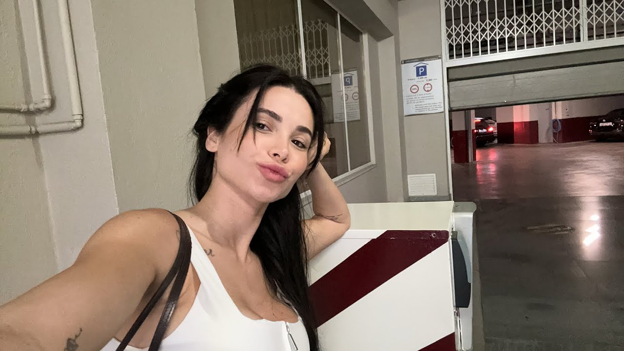 Indo ali rapidinho num jantar - Bru (do nada)
