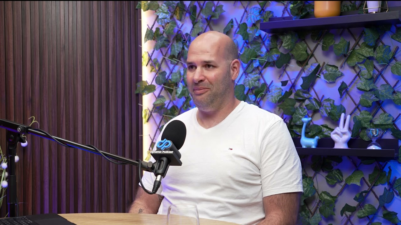 דמי חסות | פרק 8- שחר מארח את בועז גלעד