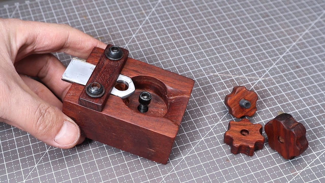 DIY Adjustable Wooden Star-shaped Knob Jig from a Piece of Cracked  Redwood | Make You Own Knobs