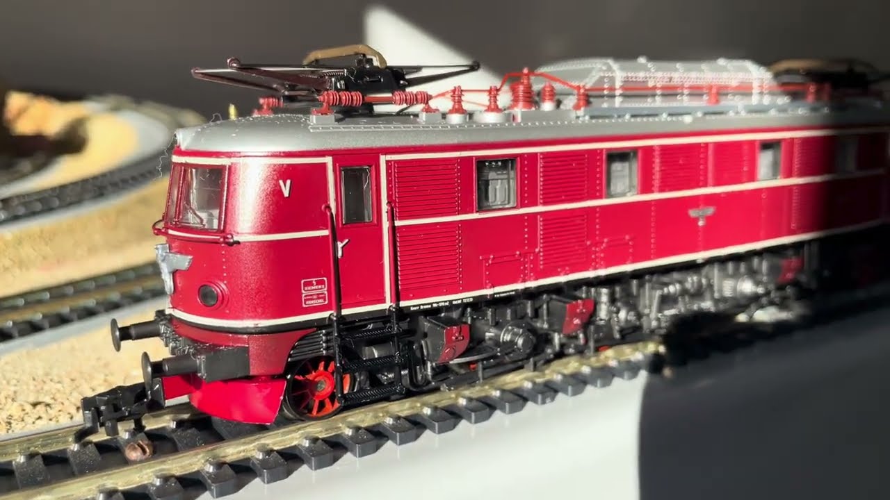 MARKLIN HAMO H0 locomotiva elettrica BR E 19 12 DRG su plastico originale LIMA 30/12/2025