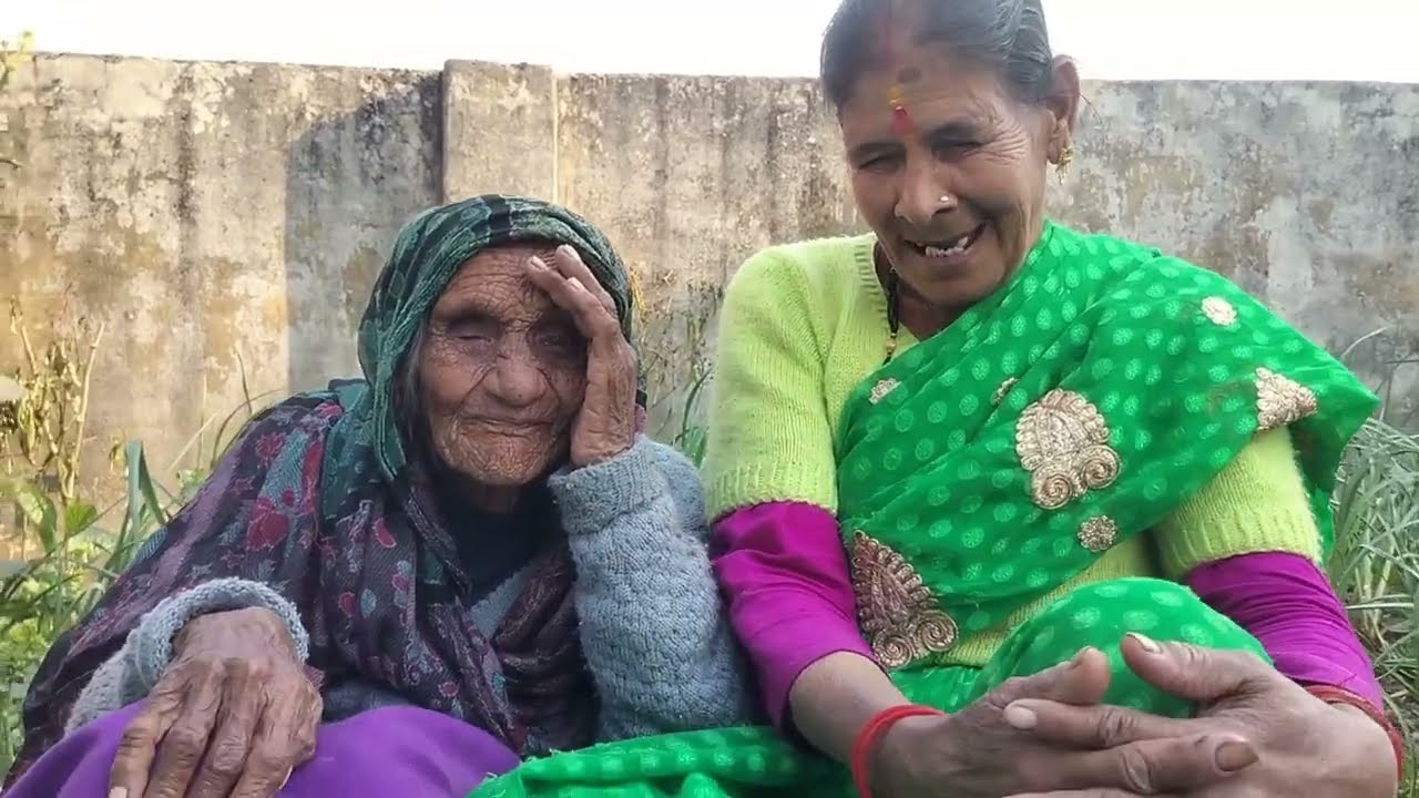 112 साल की अम्मा कुछ कह दिया भी सुनो कहां है ए अम्मा सब कुछ बोलती है चलती हैं