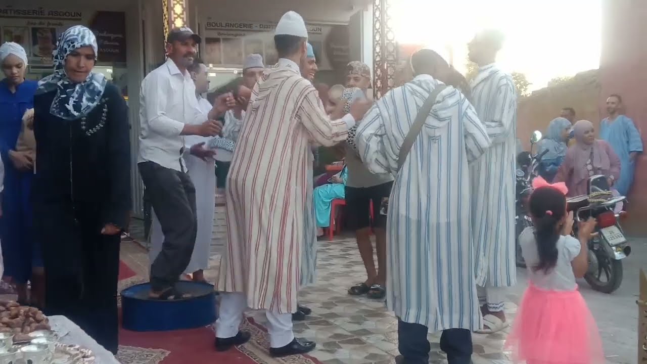 حمادة اقليم الحوز . افتتاح محل مخبزة وحلويات بأسݣون  منطقة الحوز مدينة أمزميز