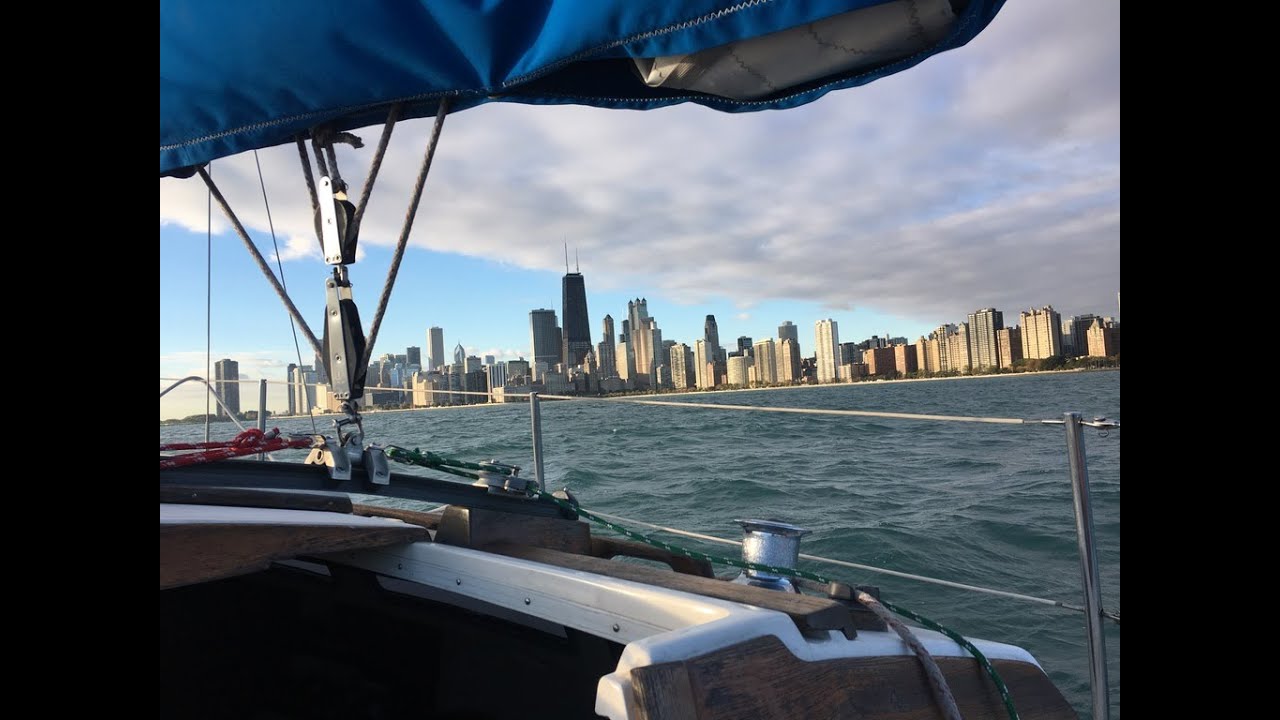 Sailing the lakefront of Chicago on Lake Michigan
