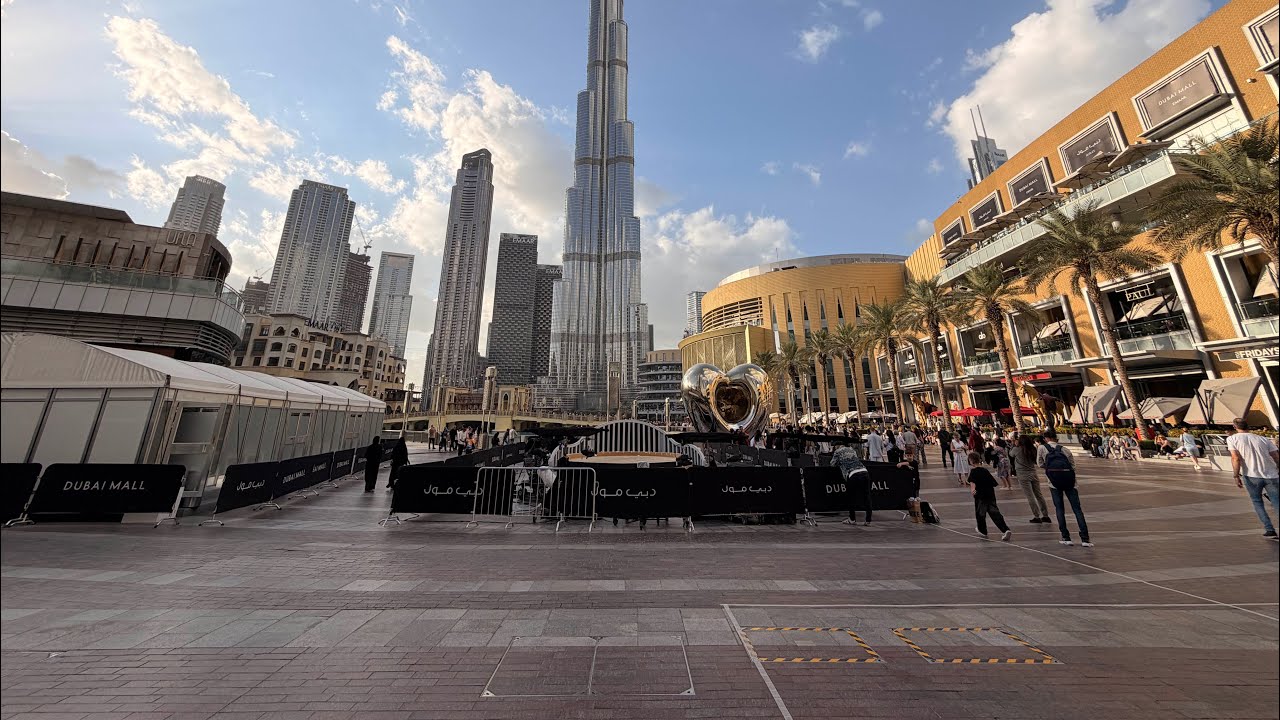Já viu um stop over na praça do Burj Khalifa?