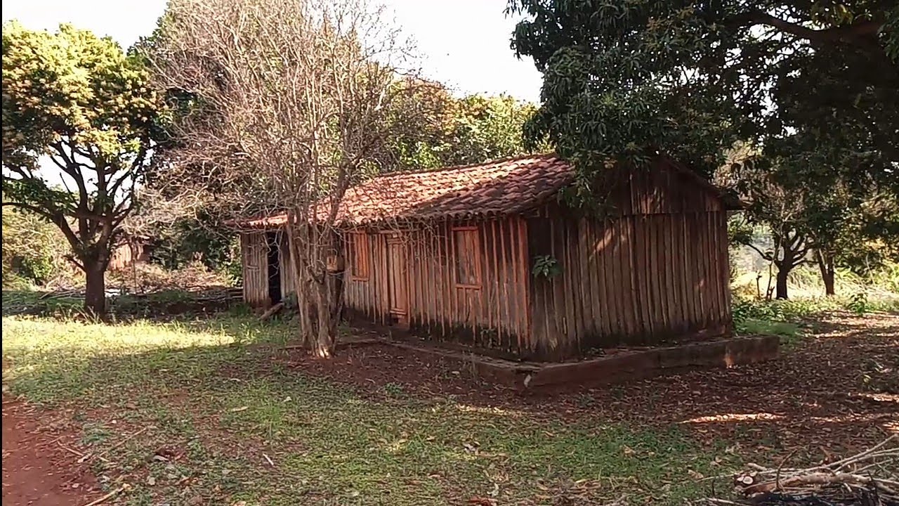 Aqui Foi uma Colônia com 90 Famílias e um Homem com Muletas e um Fim que ninguém esperava