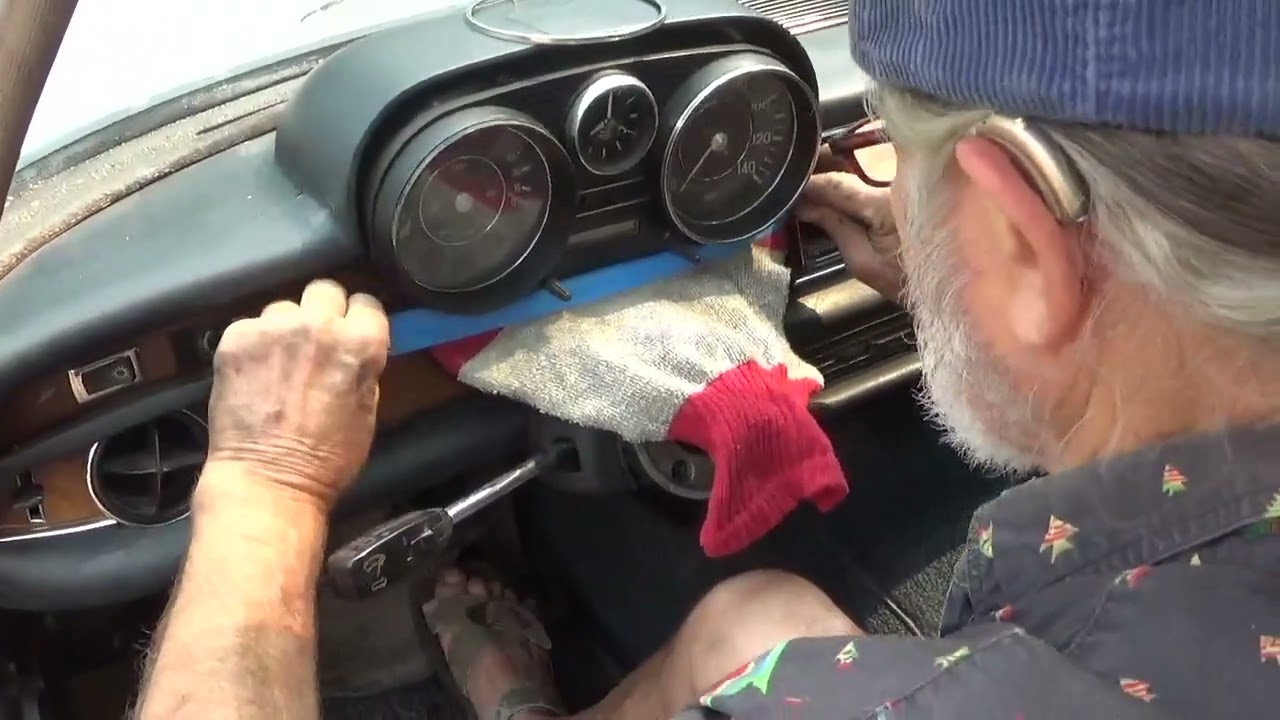 Снятие блока управления отопителем Mercedes-Benz W108, часть 1 (рулевое колесо, комбинация приборов)