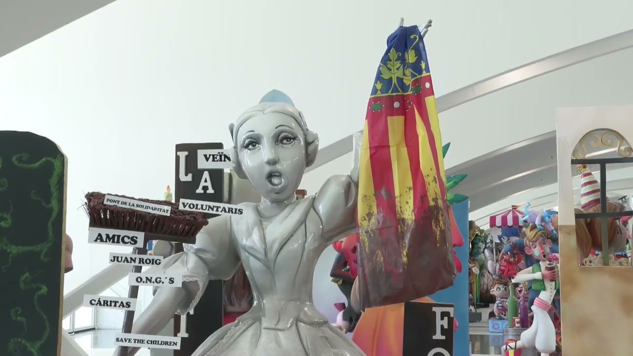 La Exposición del Ninot 2025 inmortaliza la solidaridad y la batalla política tras la dana