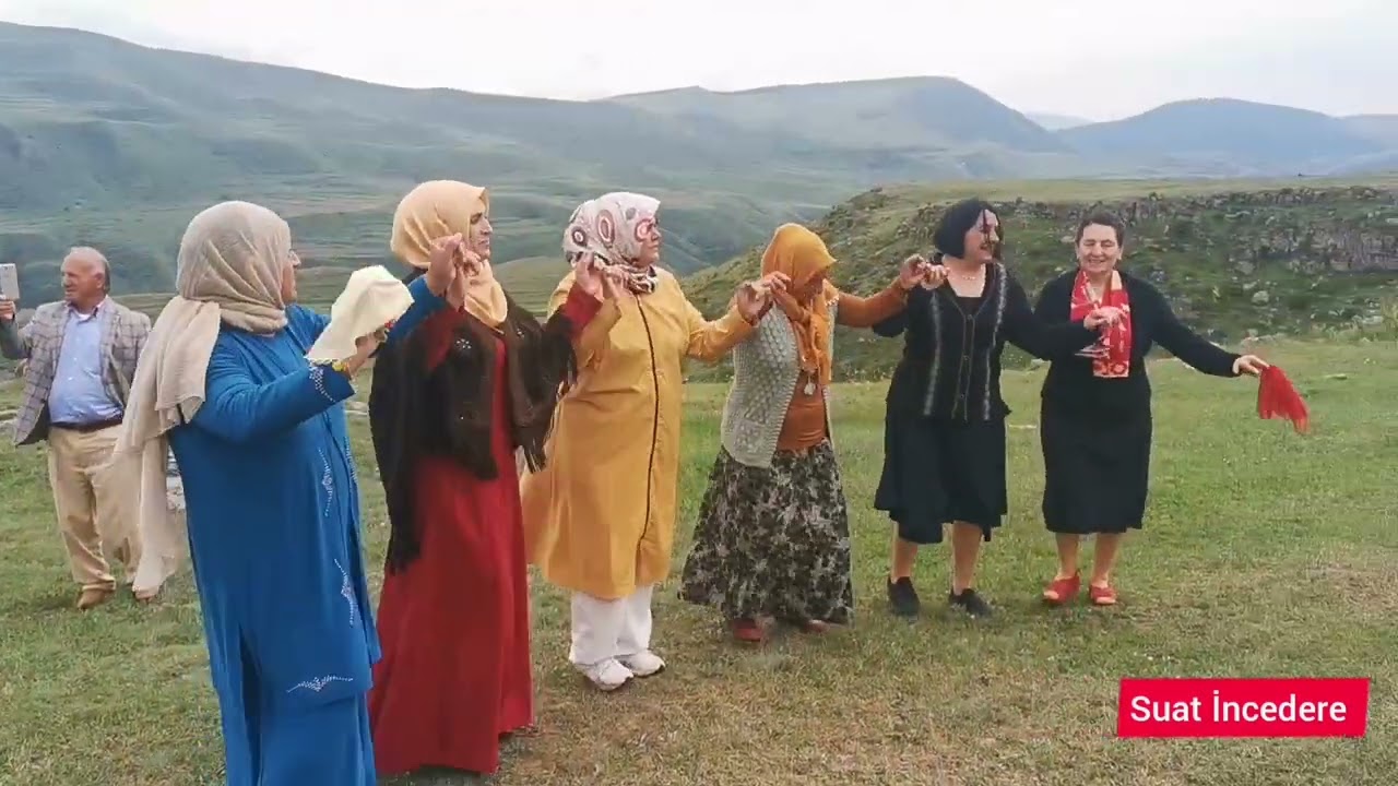 Doğal güzellik içinde halay
