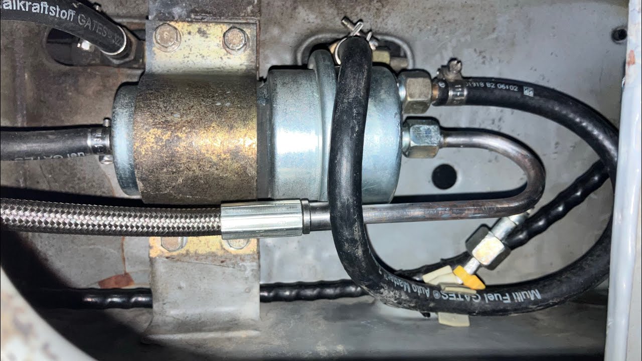 DeLorean DMC-12 - Custom Fuel pipe (Accumulator to Fuel Filter)