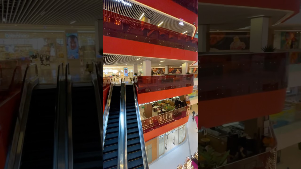 Sunway Putra Mall: Directly connected with LRT PWTC