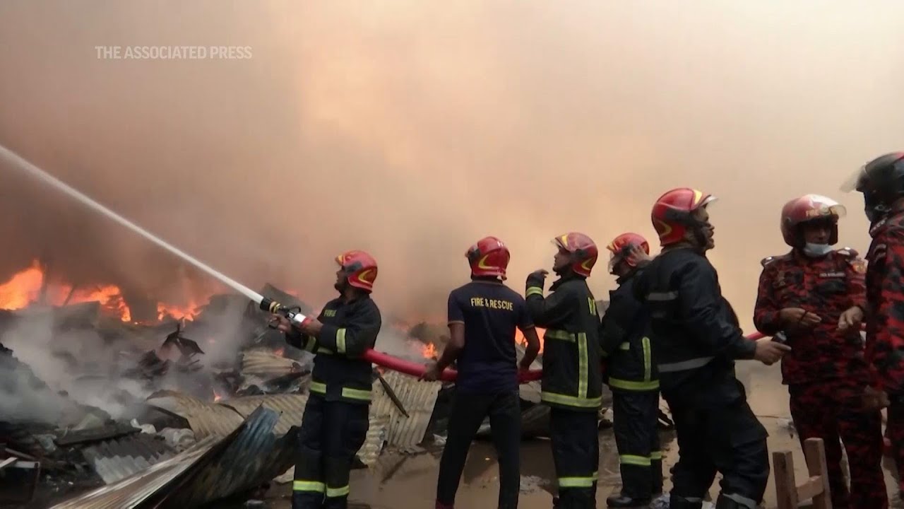 Fire rips through Dhaka clothing market