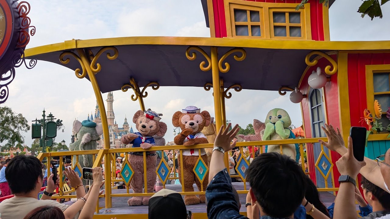 Mickey's Storybook Express Parade 4K HDR - Shanghai China Disneyland