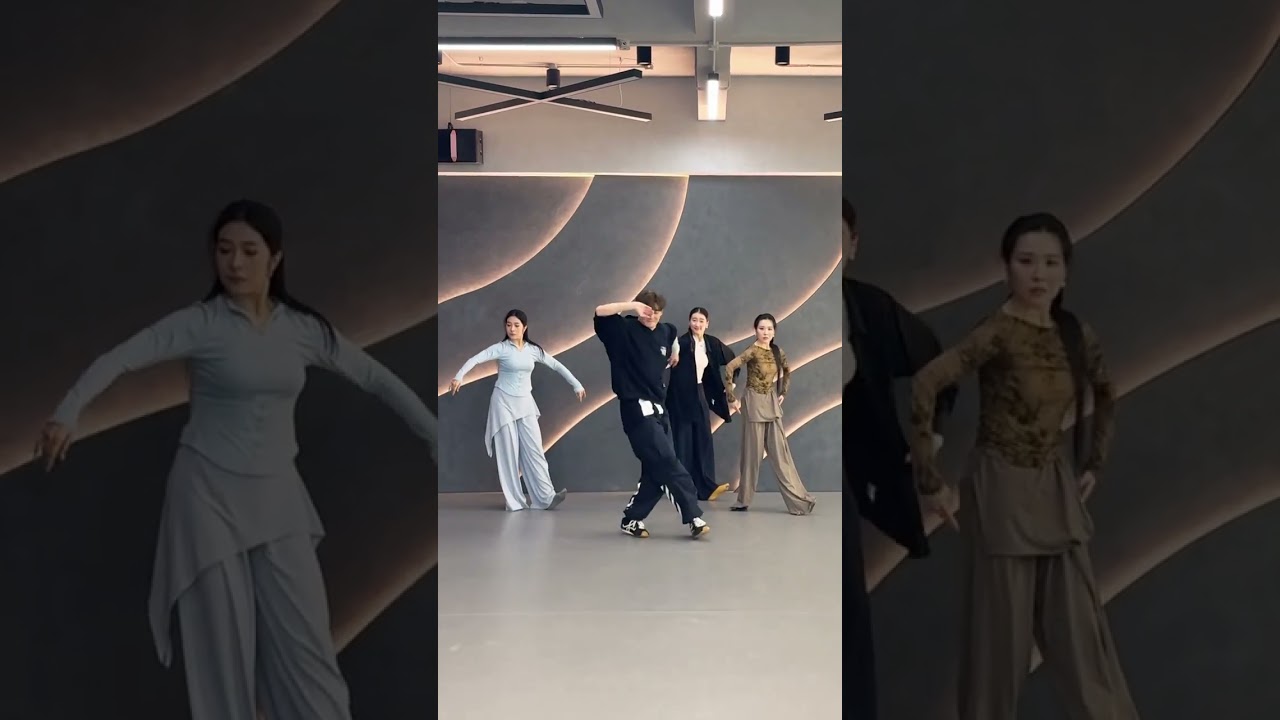 刘福洋原创编舞朝鲜族舞蹈 &ldquo;映山红&rdquo;Liu Fuyang &ldquo;Azalea&rdquo;
