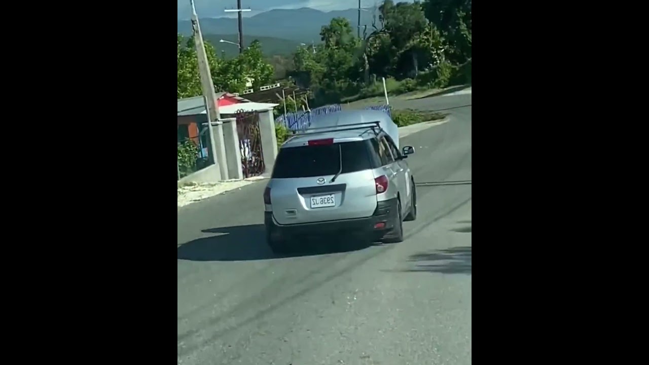 Only in Jamaica 🇯🇲 you can find these crazy driving skills