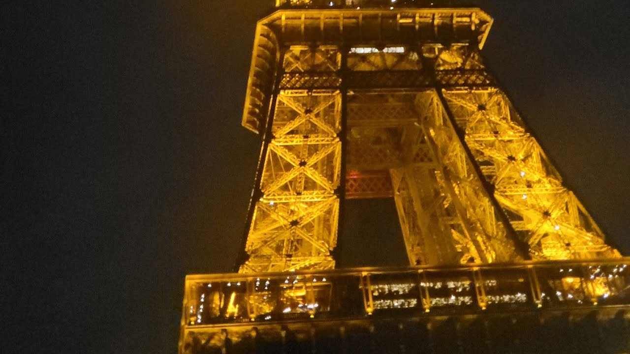 Tour Eiffel in January 2026. Sundowning time