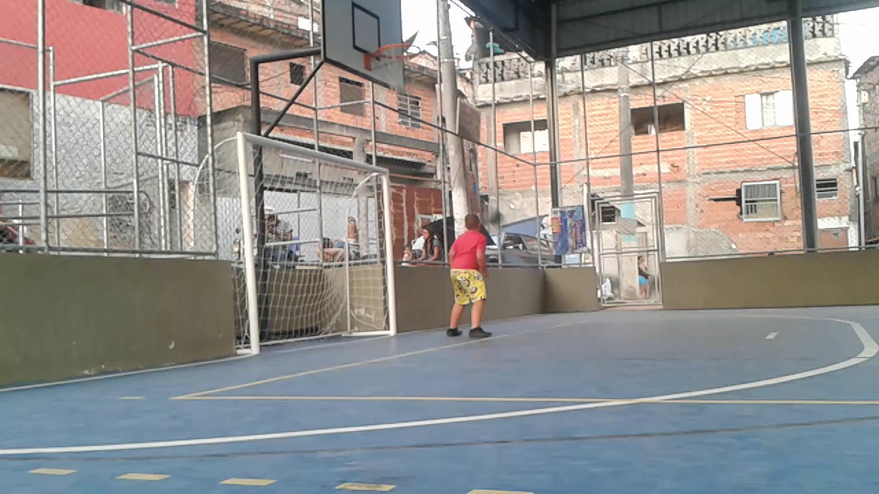 Fora da &aacute;rea ou n&atilde;o? Jogando com os amigos