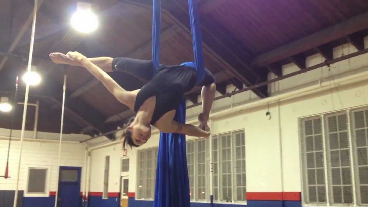 How To | Aerial Silks | Hip Key Swing Seat