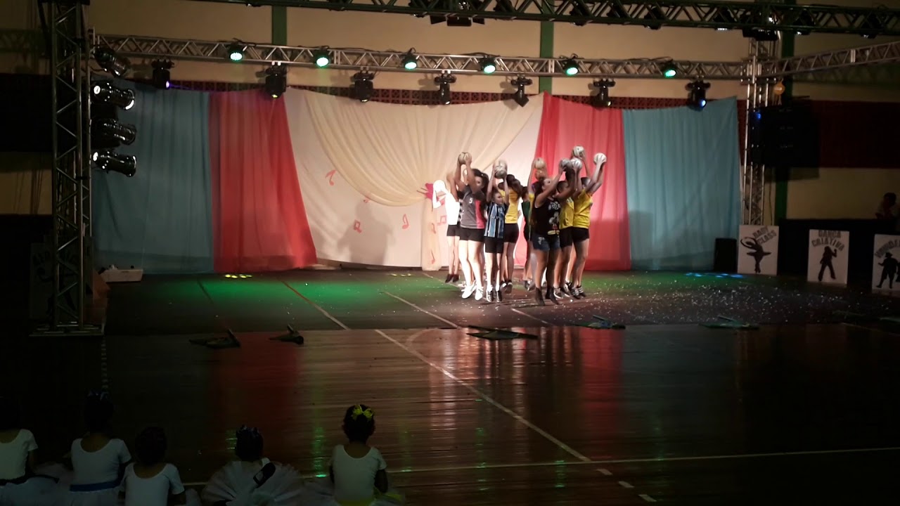 Partida de futebol coreografia