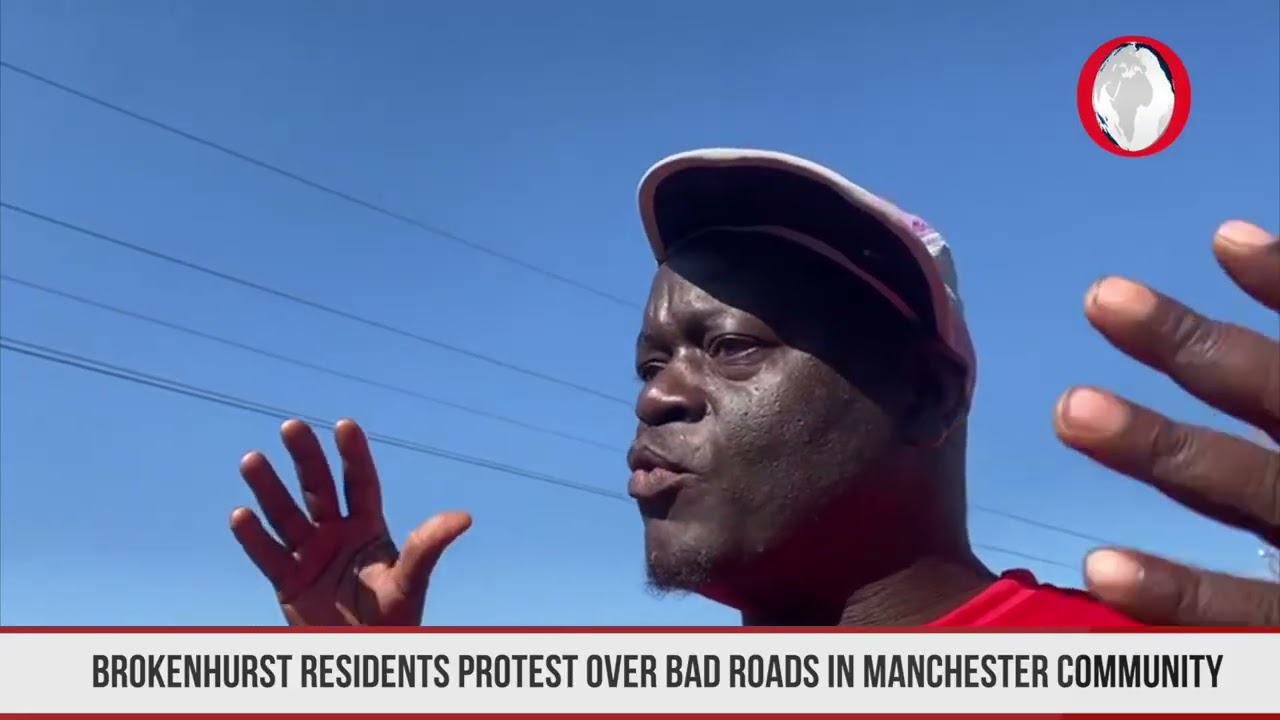Жители Брокенхерста протестуют против плохого состояния дорог в районе Манчестера.