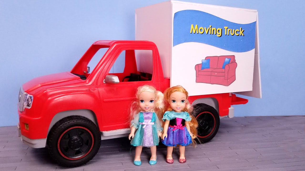 Furniture store ! Elsa and Anna are shopping - Barbie works in sales - moving truck