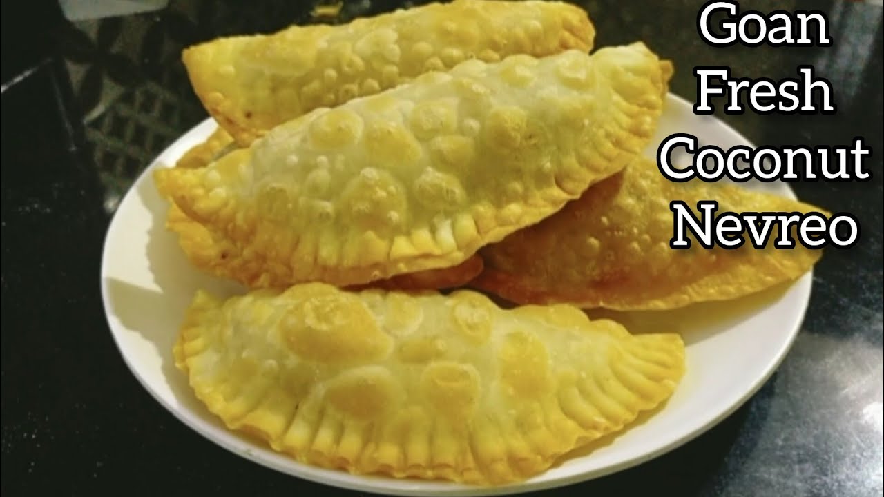 Goan Fresh Coconut Nevreo | Christmas 🎄 Special Sweet Recipe | #goannevreo #fernscooking 