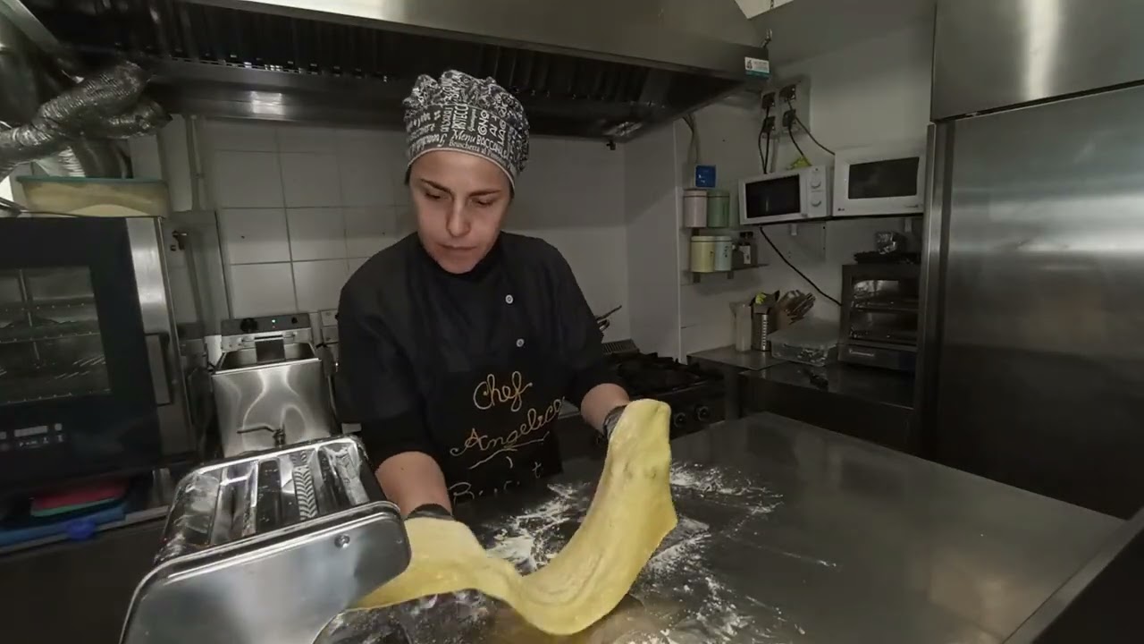 Chiacchiere di Carnevale perfette: sottili, croccanti e leggere  @Civico77 